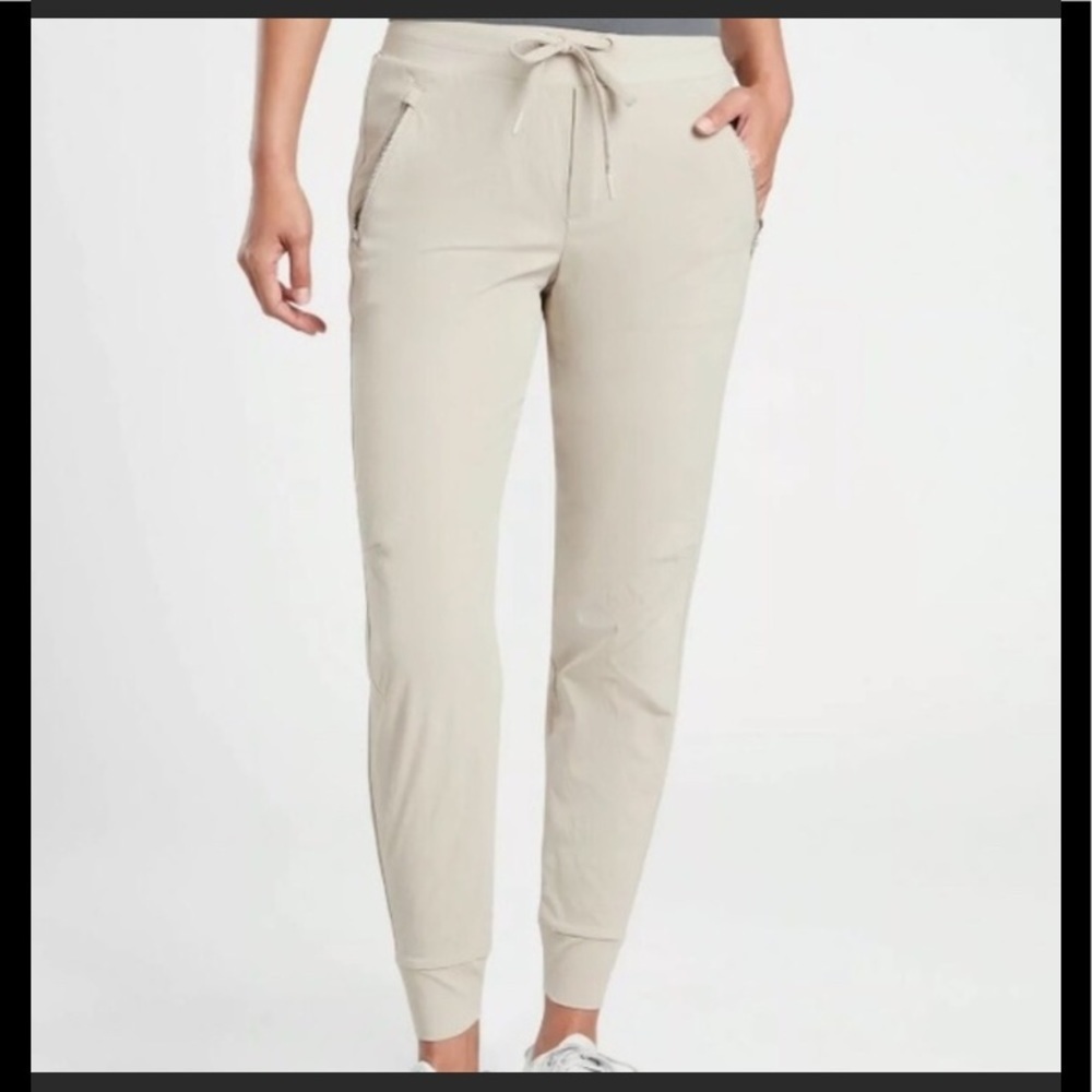Athleta Trekkie Jogger Ah.